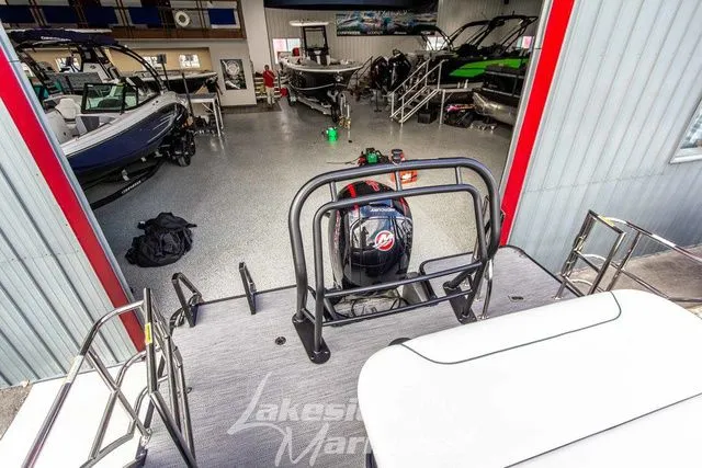 Slide: The Image of Godfrey Sweetwater 2286 SFL 27" iMPACT Center Tube Package 2025 - 33