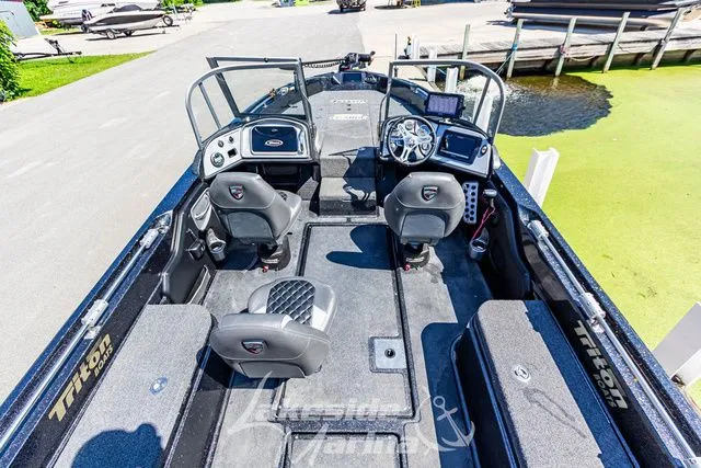 Slide: The Image of Triton 216 Fishunter 2020 - 10