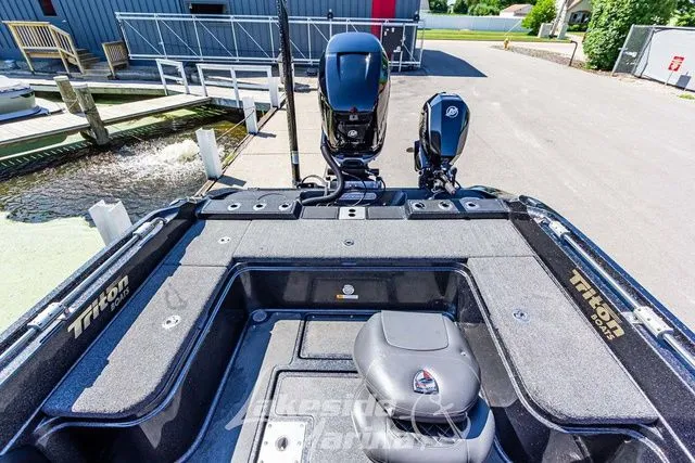 Slide: The Image of Triton 216 Fishunter 2020 - 11