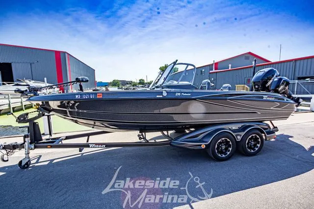 Slide: The Image of Triton 216 Fishunter 2020 - 2