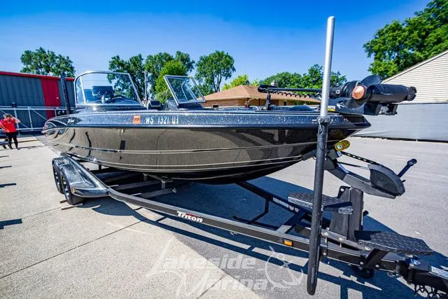 Slide: The Image of Triton 216 Fishunter 2020 - 7