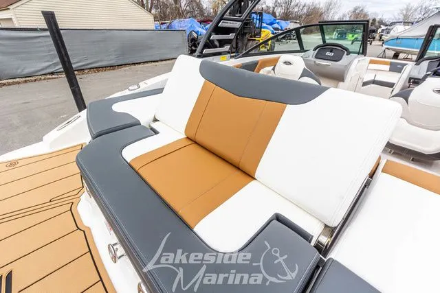 Slide: The Image of Chaparral 21 SSi 2025 - 11