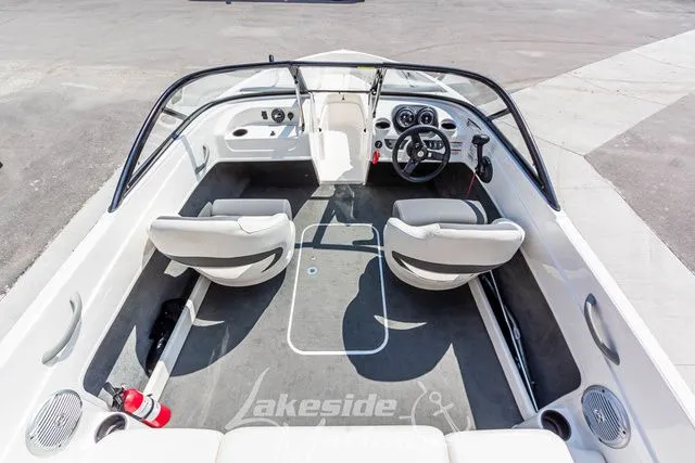 Slide: The Image of Bayliner 170 Bowrider 2019 - 10