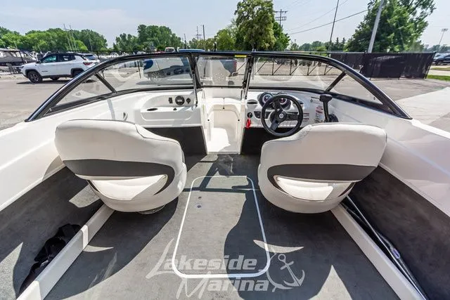 Slide: The Image of Bayliner 170 Bowrider 2019 - 14