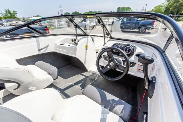 Slide: The Image of Bayliner 170 Bowrider 2019 - 15