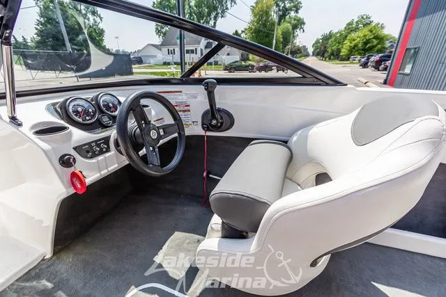 Slide: The Image of Bayliner 170 Bowrider 2019 - 17