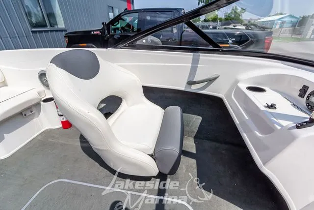 Slide: The Image of Bayliner 170 Bowrider 2019 - 20