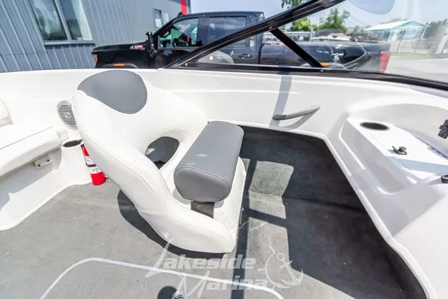 Slide: The Image of Bayliner 170 Bowrider 2019 - 21