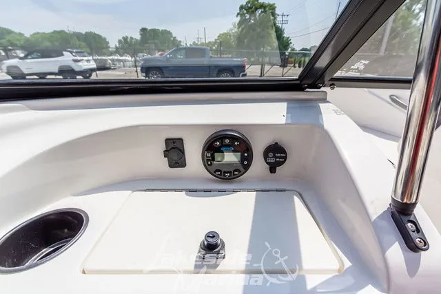 Slide: The Image of Bayliner 170 Bowrider 2019 - 22