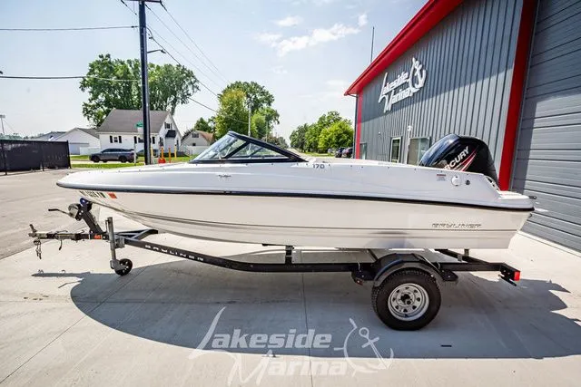 Slide: The Image of Bayliner 170 Bowrider 2019 - 8