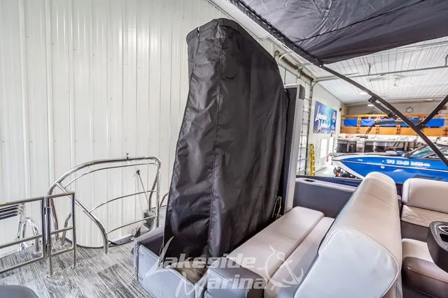 Slide: The Image of Godfrey Monaco 235 SFL 27 In. Package 2025 - 27