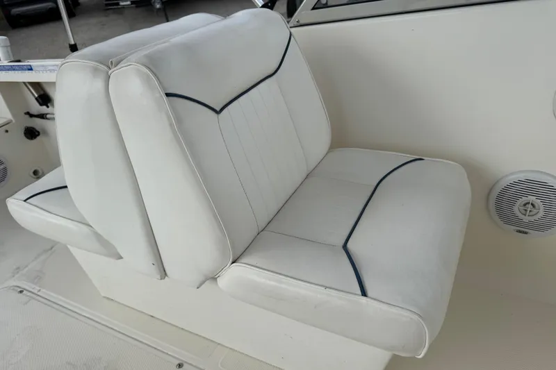Slide: The Image of White cushioned seat on 2000 Sea Hunt Escape 200 boat interior. - 11
