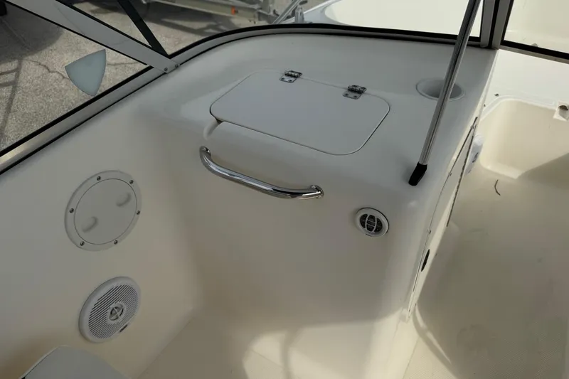 Slide: The Image of Interior view of a 2000 Sea Hunt Escape 200 boat, featuring storage compartment and handle. - 16