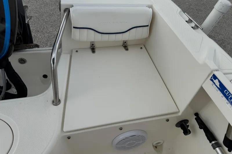 Slide: The Image of 2000 Sea Hunt Escape 200 boat interior with seating and storage area. - 9