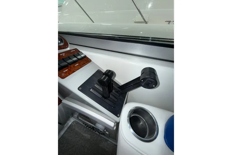 Slide: The Image of 2004 Formula 34 Performance Cruiser interior with Fusion audio system. - 33