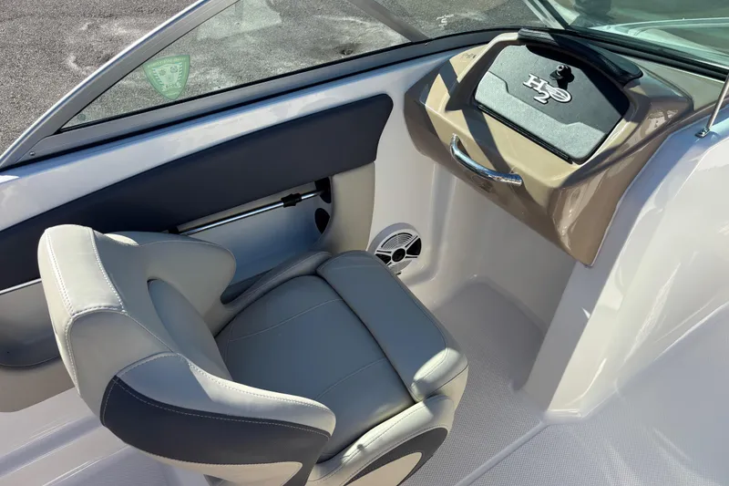 Slide: The Image of 2015 Chaparral 19 H2O Ski & Fish boat interior with seating and dashboard. - 10