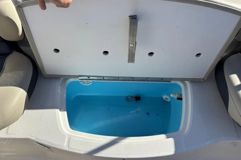 Slide: The Image of 2015 Chaparral 19 H2O Ski & Fish boat livewell with open lid. - 17