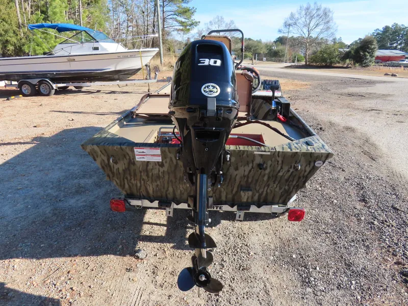 Slide: The Image of SeaArk 1648 Special 2026 - 16