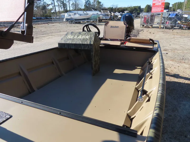 Slide: The Image of SeaArk 1648 Special Suzuki 30 Trailer boat, interior view, 2026 model. - 11