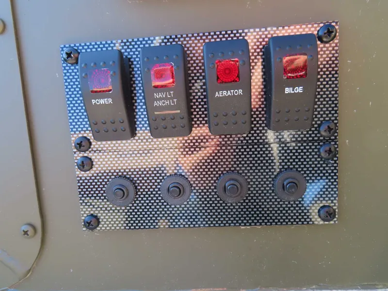 Slide: The Image of SeaArk 1652 Crappie 2026 - 14