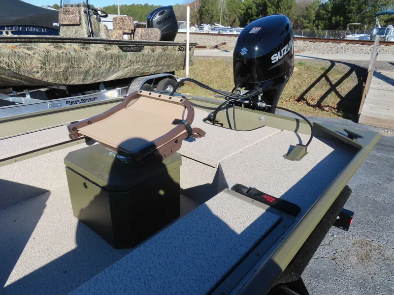 Slide: The Image of SeaArk 1652 Crappie 2026 - 19