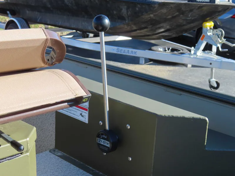 Slide: The Image of SeaArk 1652 Crappie 2026 - 22