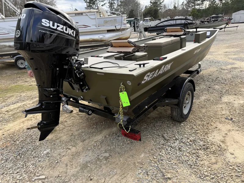 Slide: The Image of SeaArk 1652 Crappie 2026 - 3