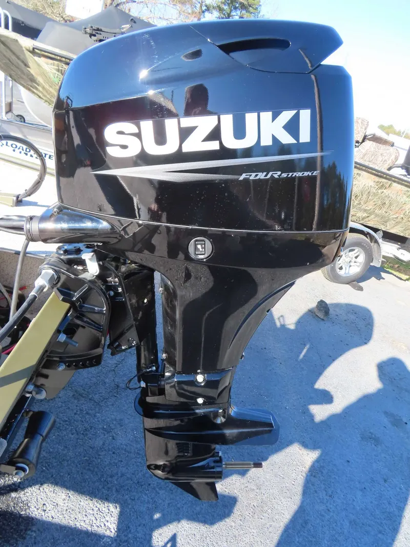 Slide: The Image of SeaArk 1652 Crappie 2026 - 5