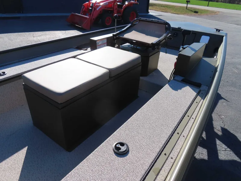 Slide: The Image of Interior of 2026 SeaArk 1652 Crappie Suzuki 40 Trailer boat. - 17