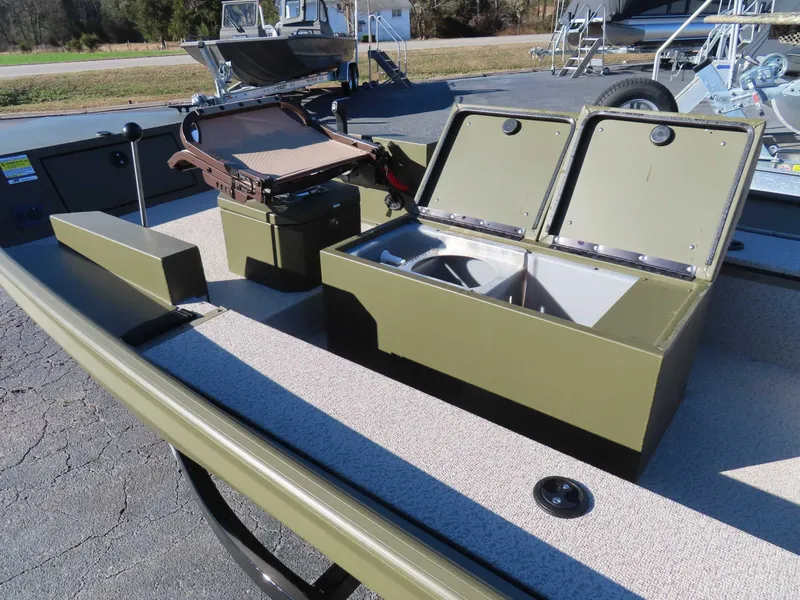 Slide: The Image of SeaArk 1652 Crappie boat with Suzuki 40 trailer, interior view. - 21