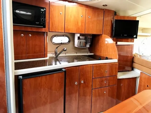 Slide: The Image of Interior of 2006 Four Winns 328 Vista yacht kitchen. - 17