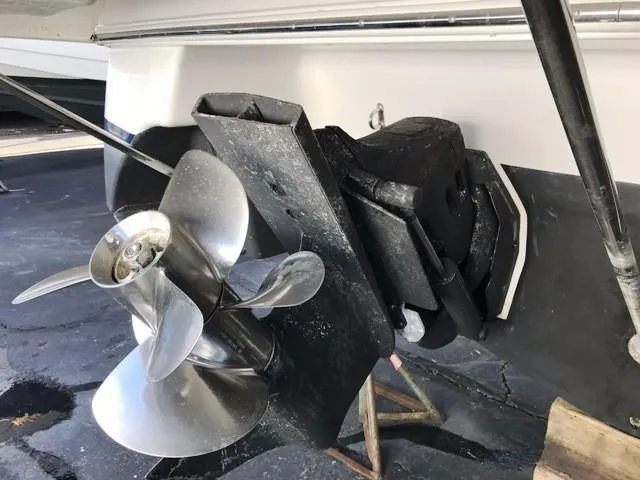 Slide: The Image of 2006 Four Winns 328 Vista boat propeller close-up. - 28