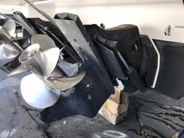 Slide: The Image of 2006 Four Winns 328 Vista boat propeller and stern drive. - 30