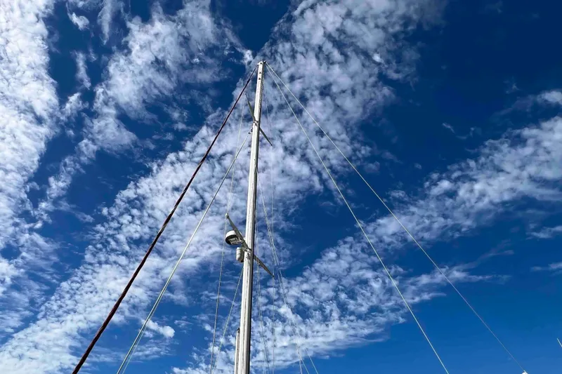 Slide: The Image of Mast of 1980 Wellington 44 Cutter Center Cockpit against a vibrant blue sky. - 7