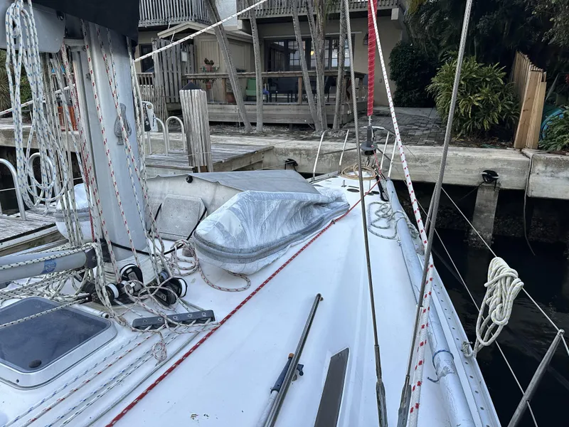 Slide: The Image of Canadian Sailcraft CS40 1989 - 60