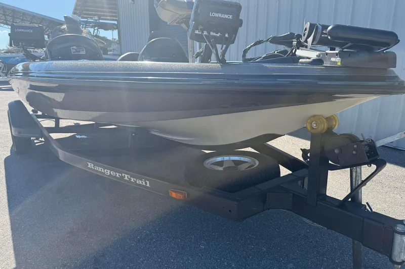 Slide: The Image of 2002 Ranger 185 VS boat on trailer, equipped with Lowrance electronics. - 7