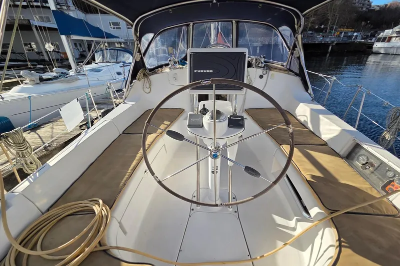 Slide: The Image of 2007 Hunter 44DS cockpit with cushions - 11