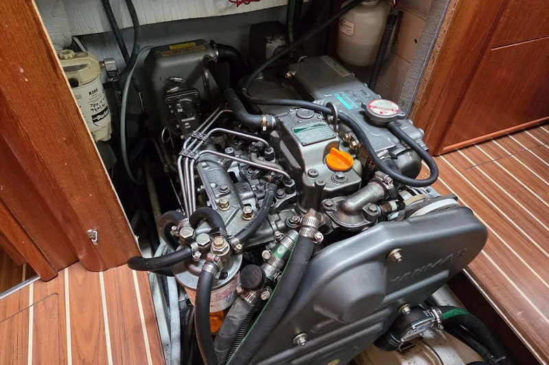 Slide: The Image of Yanmar 56hp 4JH4E - 15