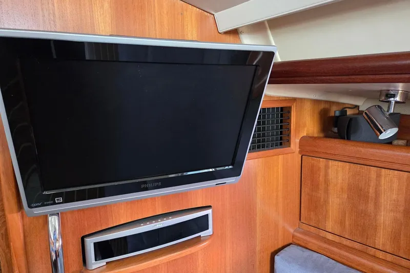 Slide: The Image of Flatscreen w/ Bose entertainment system and Bose speaker system - 18