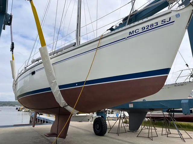 The Image of Catalina 400 MkII 2003 sailboat in dry dock. - 0