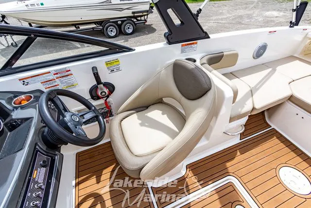 Slide: The Image of Bayliner VR6 Bowrider 2016 - 24