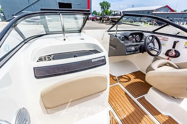 Slide: The Image of Bayliner VR6 Bowrider 2016 - 26