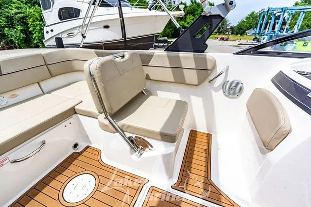 Slide: The Image of Bayliner VR6 Bowrider 2016 - 28