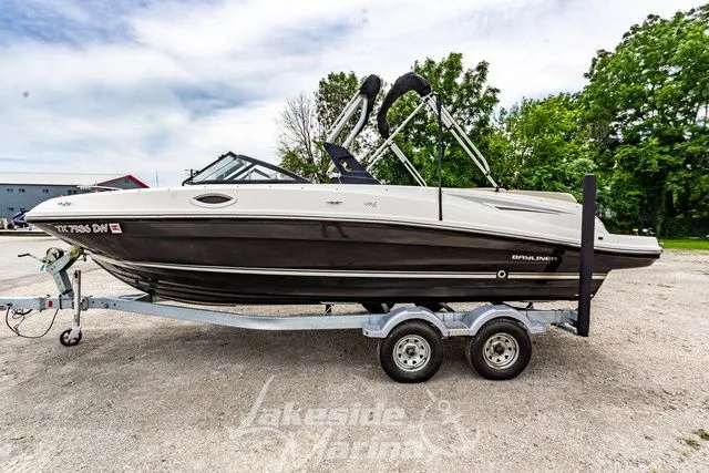 Slide: The Image of Bayliner VR6 Bowrider 2016 - 3