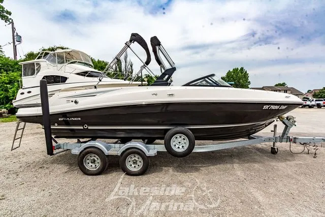 Slide: The Image of Bayliner VR6 Bowrider 2016 - 9