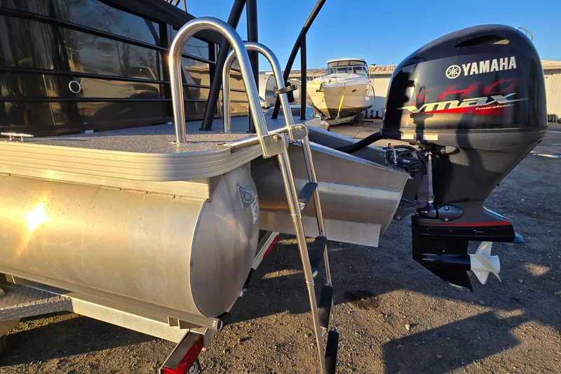 Slide: The Image of 2023 Veranda Vista View 20RC pontoon boat with Yamaha VMAX outboard motor. - 6