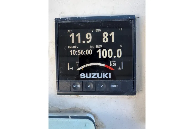Slide: The Image of Suzuki engine display on 2001 Parker 2110 Walkaround boat, showing various metrics. - 12