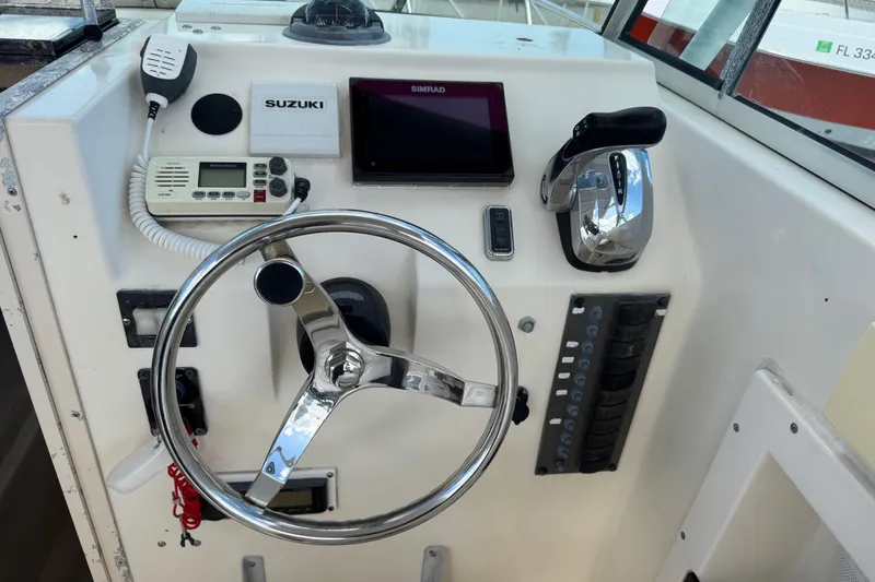 Slide: The Image of Helm of 2001 Parker 2110 Walkaround boat with steering wheel and controls. - 8
