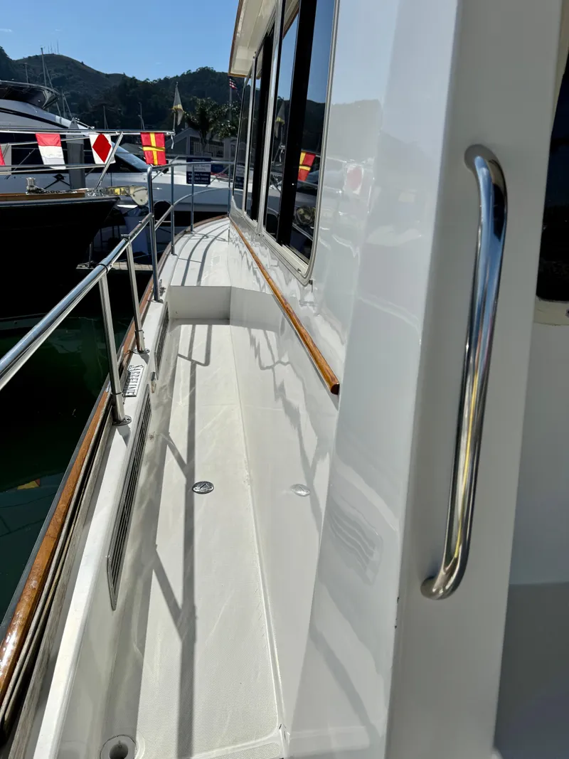 Slide: The Image of Sabre 42 Fly Bridge Sedan 2001 - 64