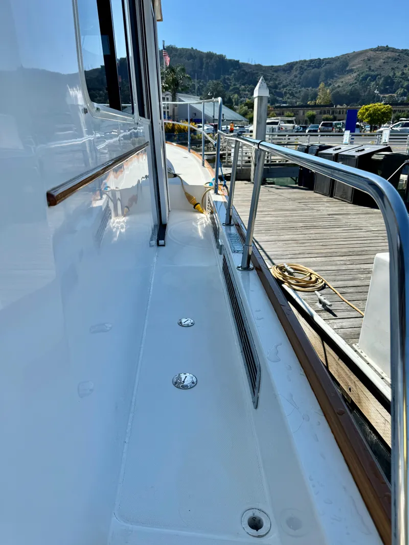 Slide: The Image of Sabre 42 Fly Bridge Sedan 2001 - 65